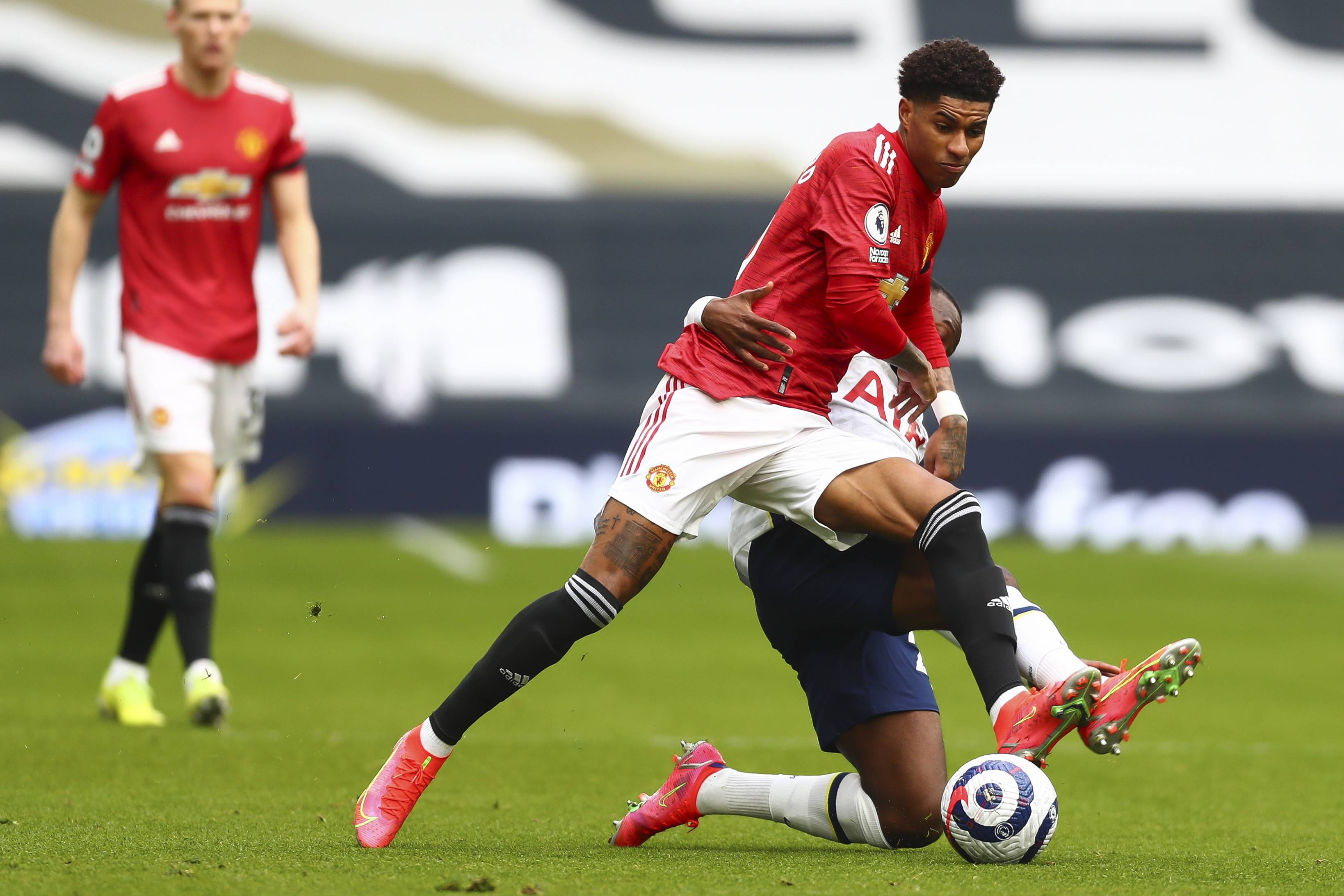 而助攻他的 而助攻他的