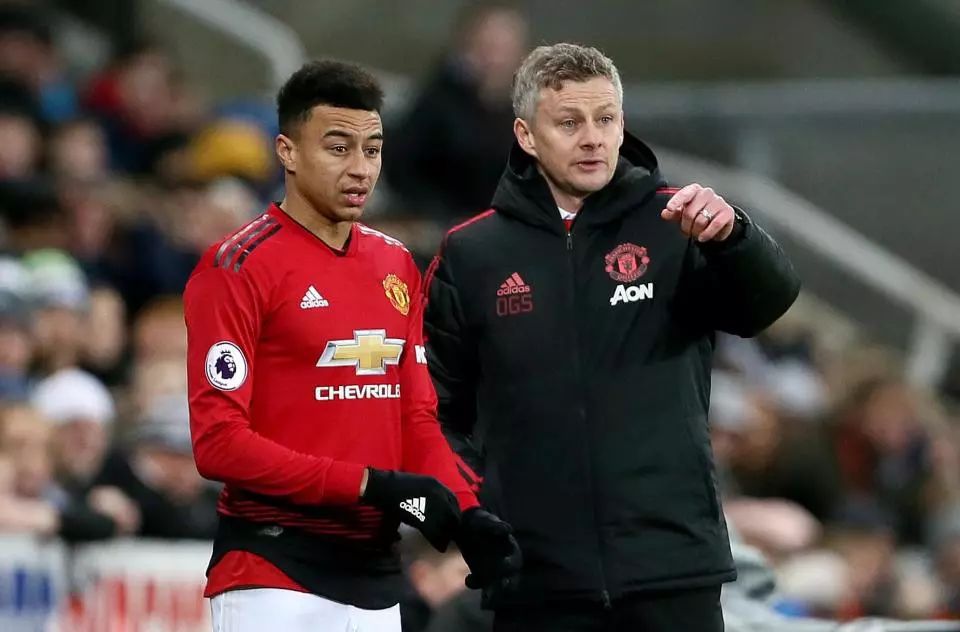 并在绿茵场 并在绿茵场